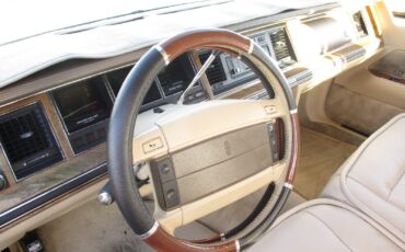 Lincoln-Town-Car-1991-Sedan-6