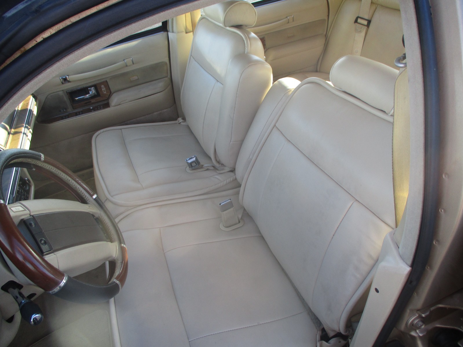 Lincoln-Town-Car-1991-Sedan-9