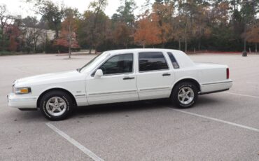 Lincoln-Town-Car-1996-Sedan-1