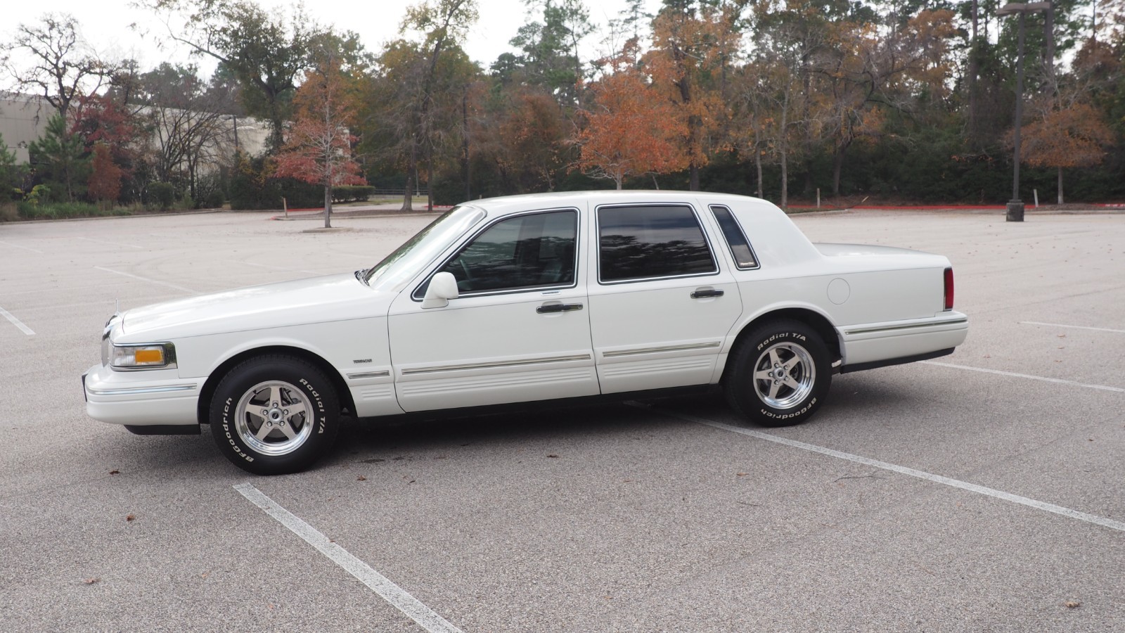 Lincoln-Town-Car-1996-Sedan-1