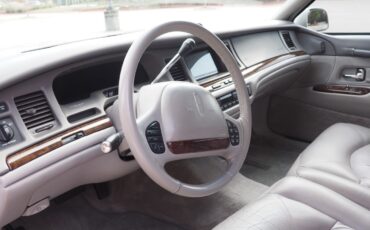Lincoln-Town-Car-1996-Sedan-10