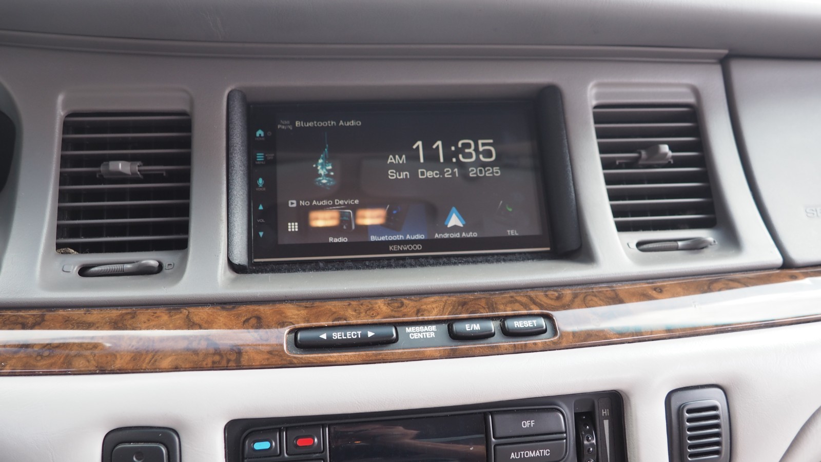 Lincoln-Town-Car-1996-Sedan-12