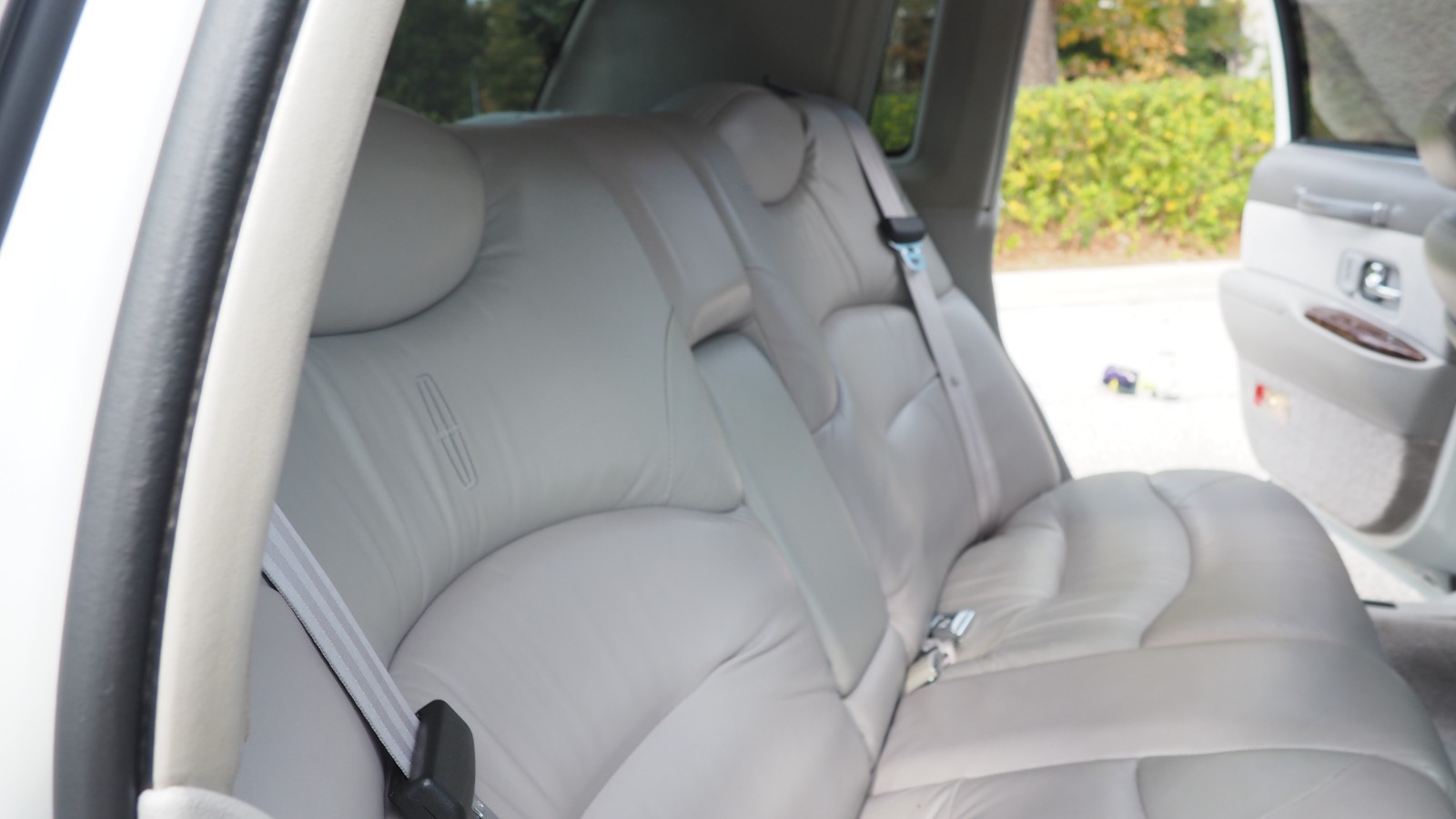 Lincoln-Town-Car-1996-Sedan-13