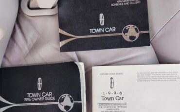 Lincoln-Town-Car-1996-Sedan-16