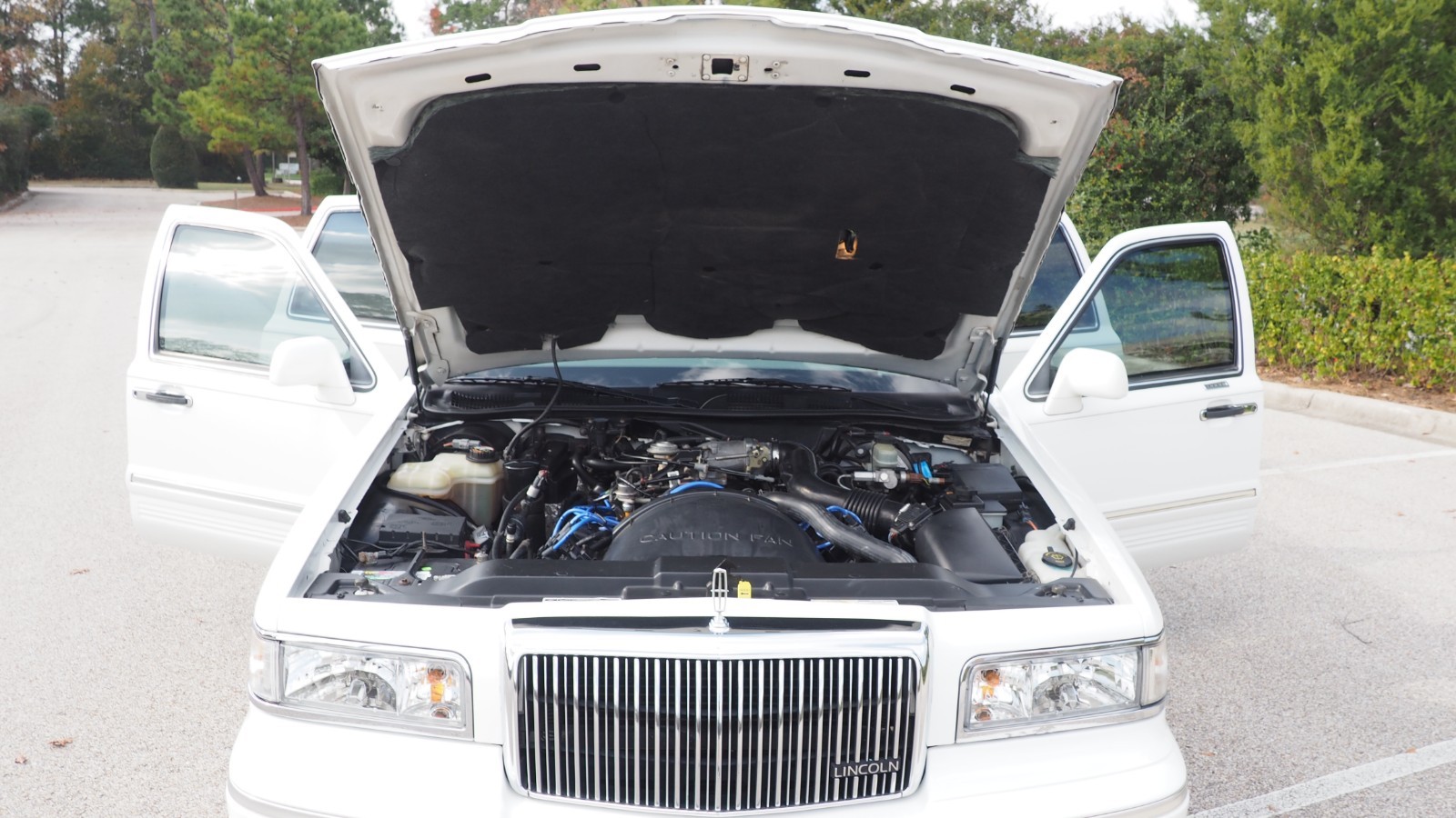 Lincoln-Town-Car-1996-Sedan-18