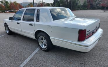 Lincoln-Town-Car-1996-Sedan-3