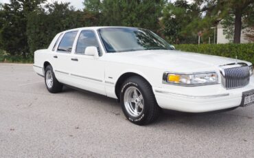 Lincoln-Town-Car-1996-Sedan