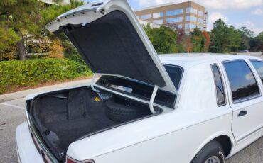 Lincoln-Town-Car-1996-Sedan-4