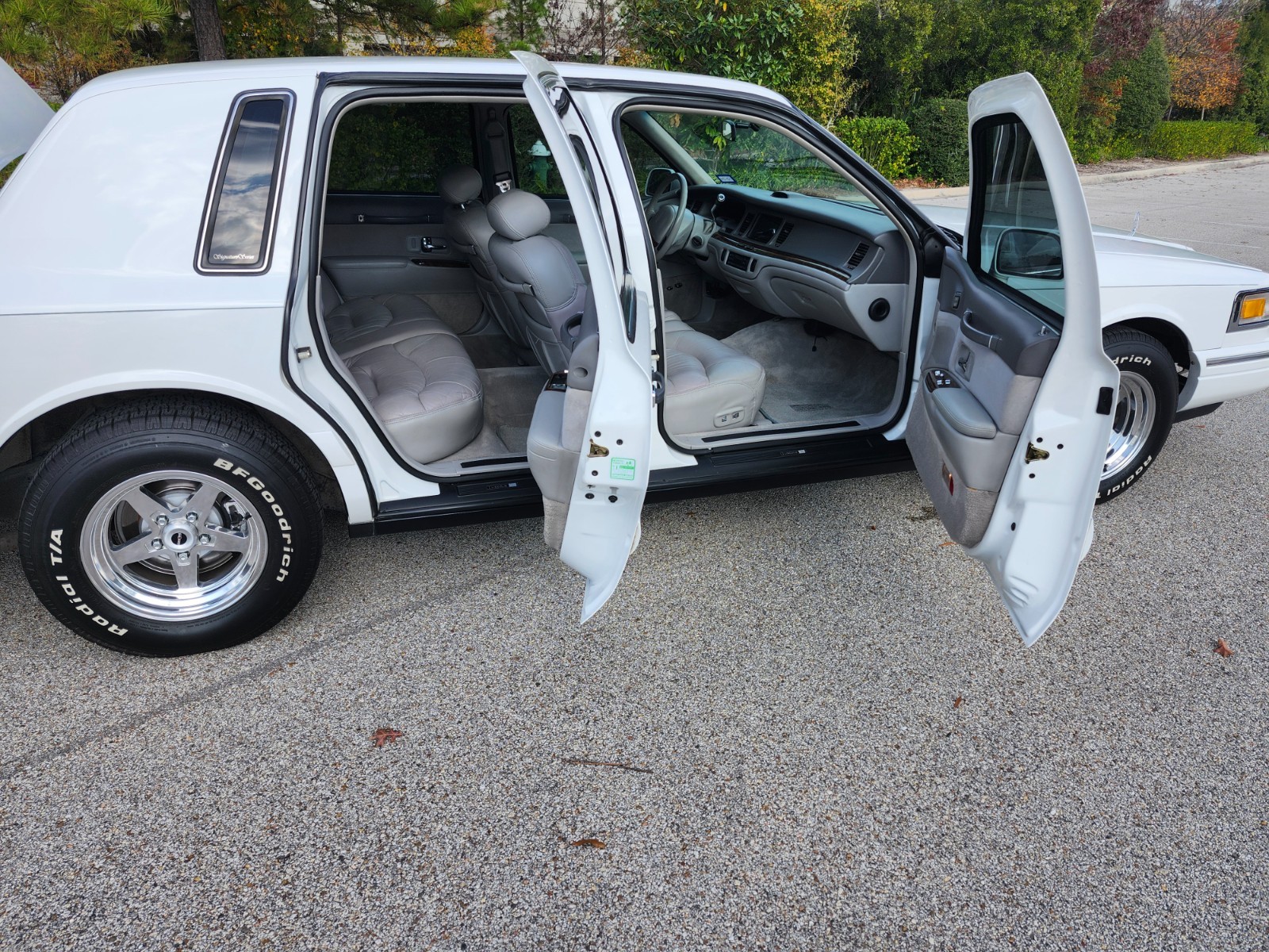 Lincoln-Town-Car-1996-Sedan-5