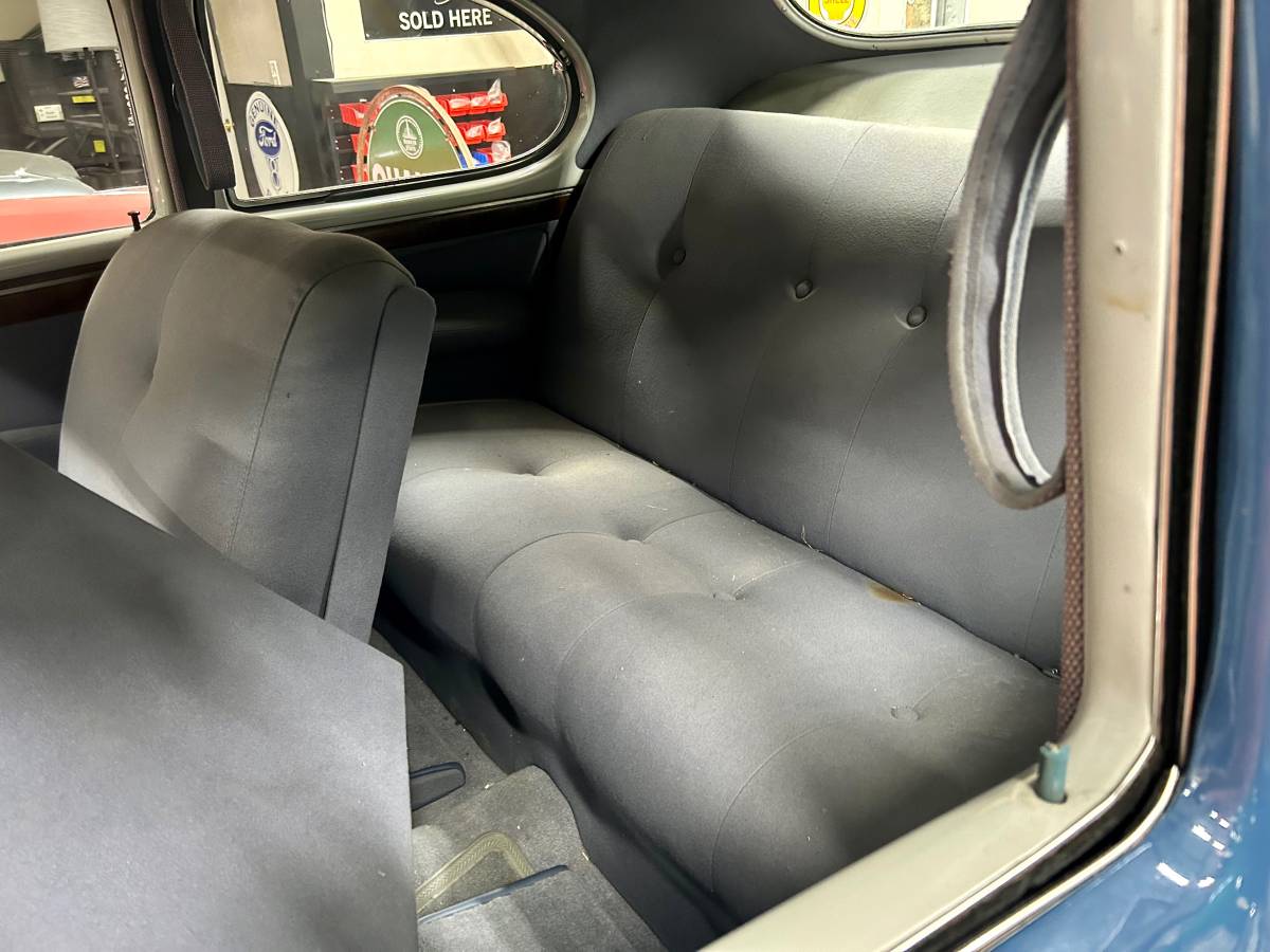 Lincoln-club-coupe-1947-5