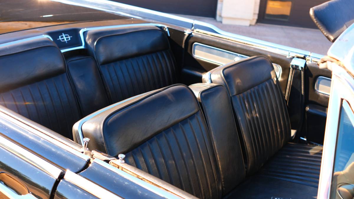Lincoln-continental-1963-black-12