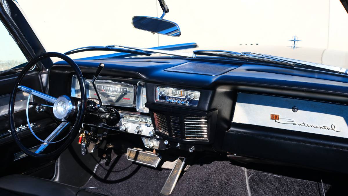 Lincoln-continental-1963-black-14