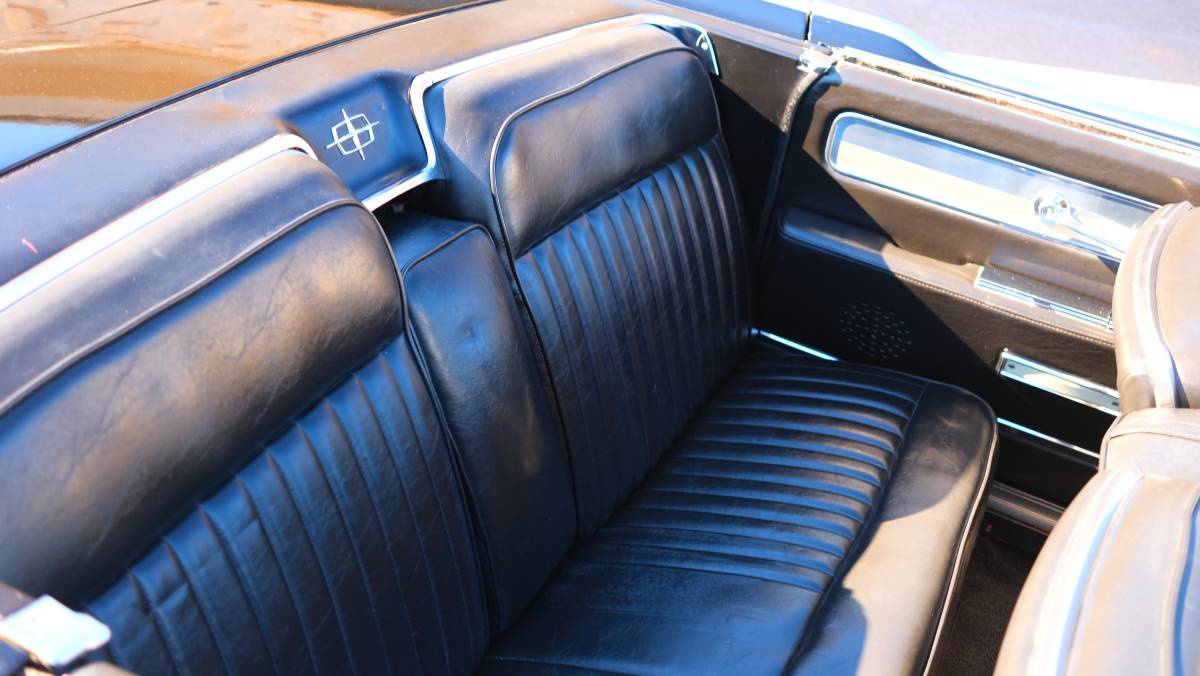 Lincoln-continental-1963-black-15