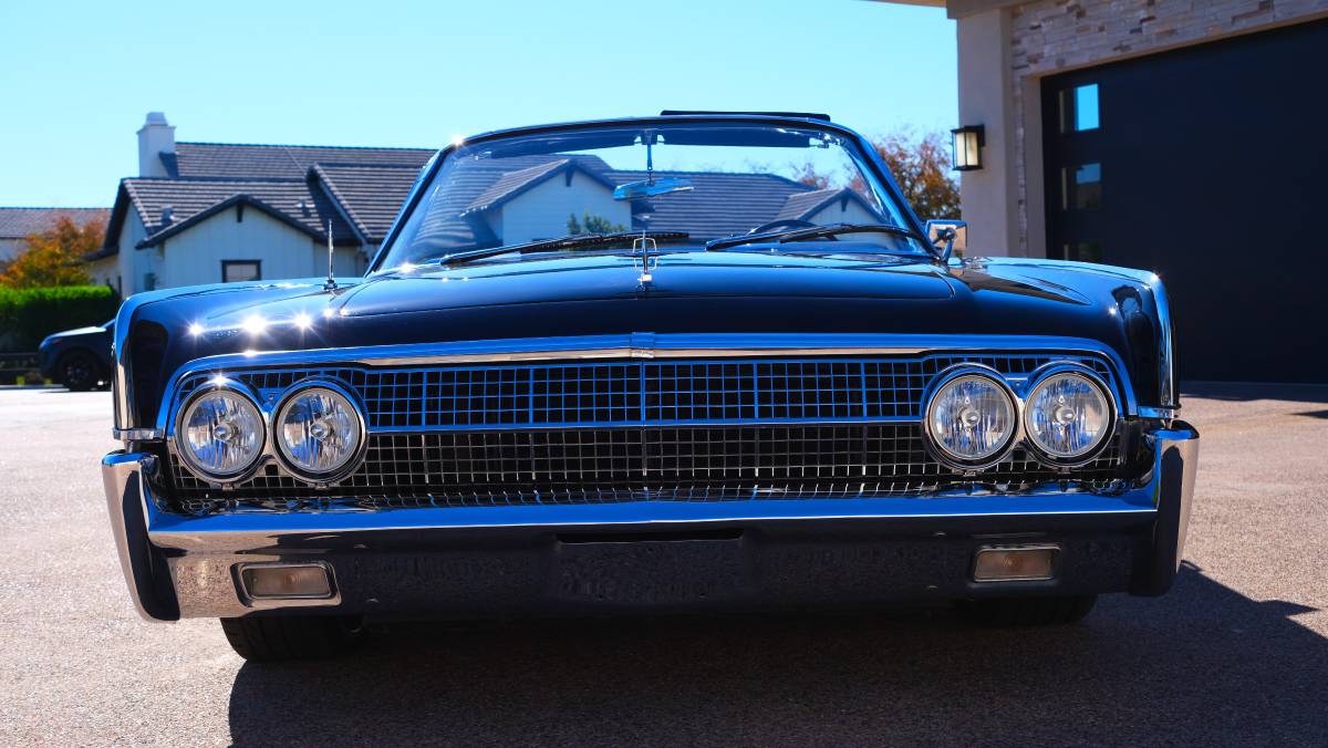 Lincoln-continental-1963-black-4