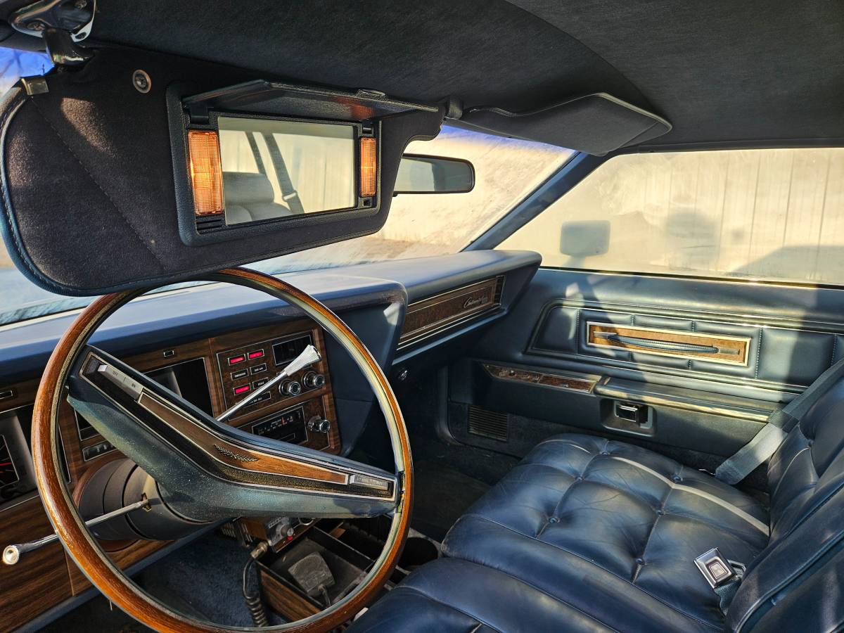 Lincoln-continental-1974-blue-11