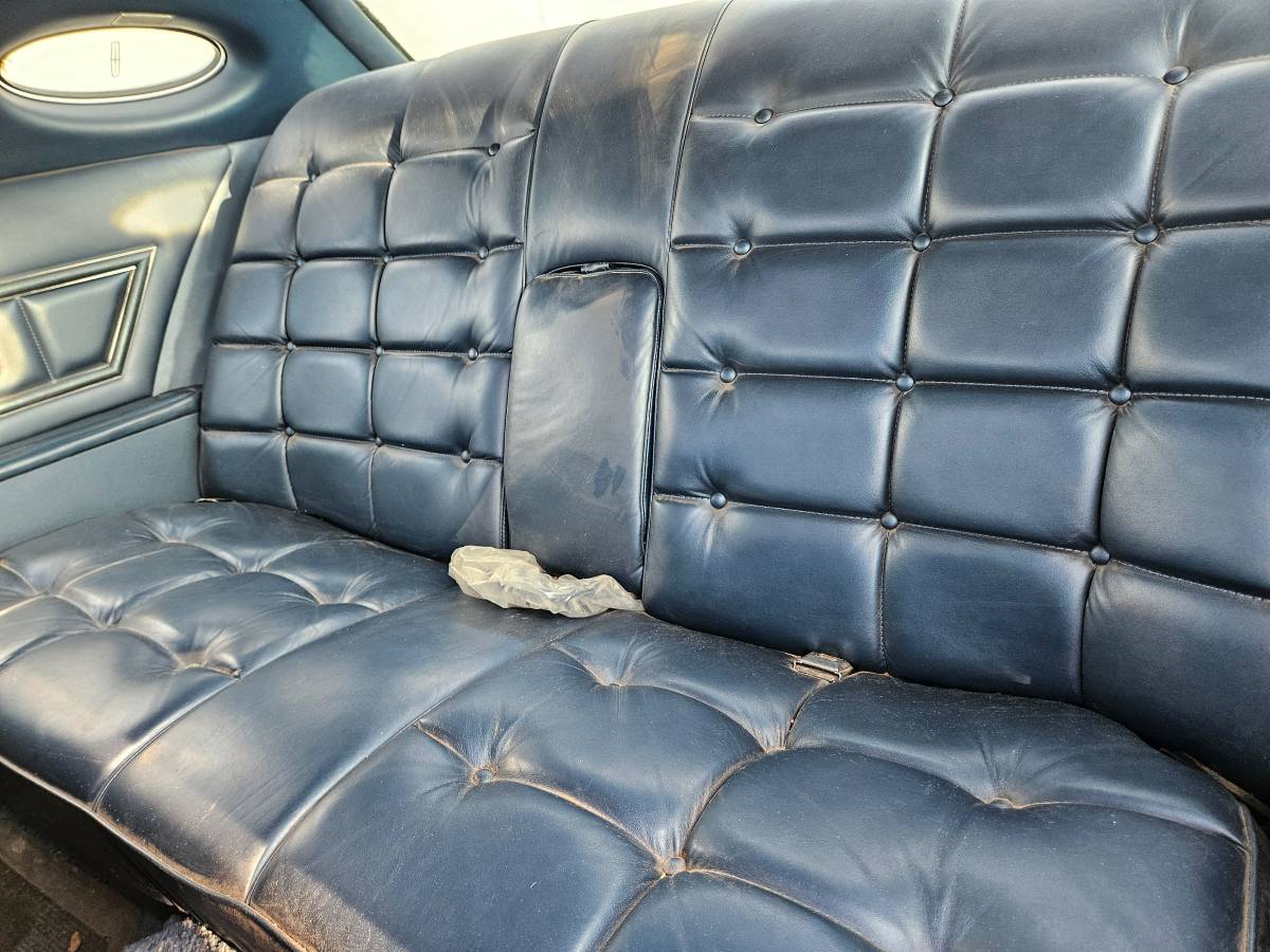 Lincoln-continental-1974-blue-15