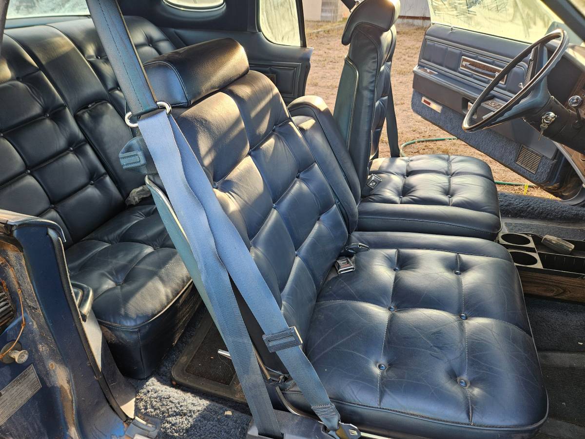 Lincoln-continental-1974-blue-18