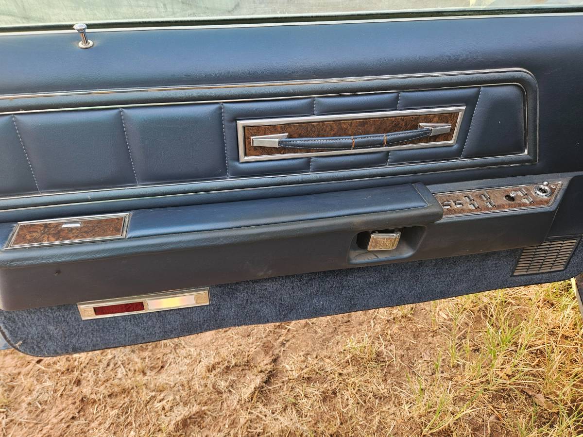 Lincoln-continental-1974-blue-5