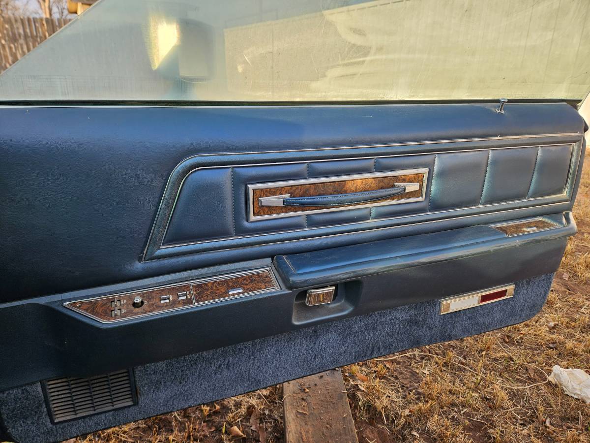 Lincoln-continental-1974-blue-6