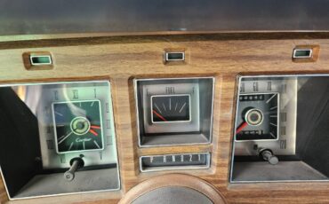 Lincoln-continental-1974-blue-8