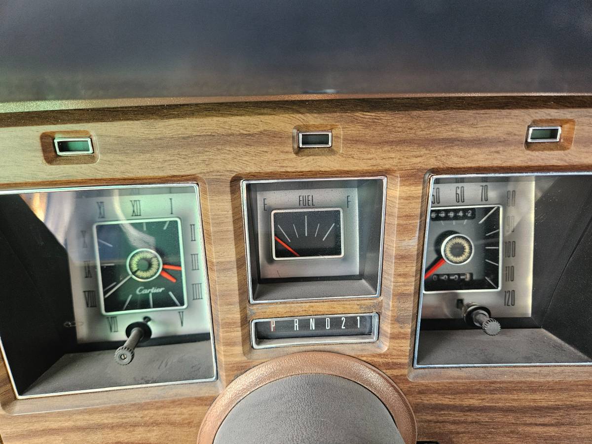 Lincoln-continental-1974-blue-8