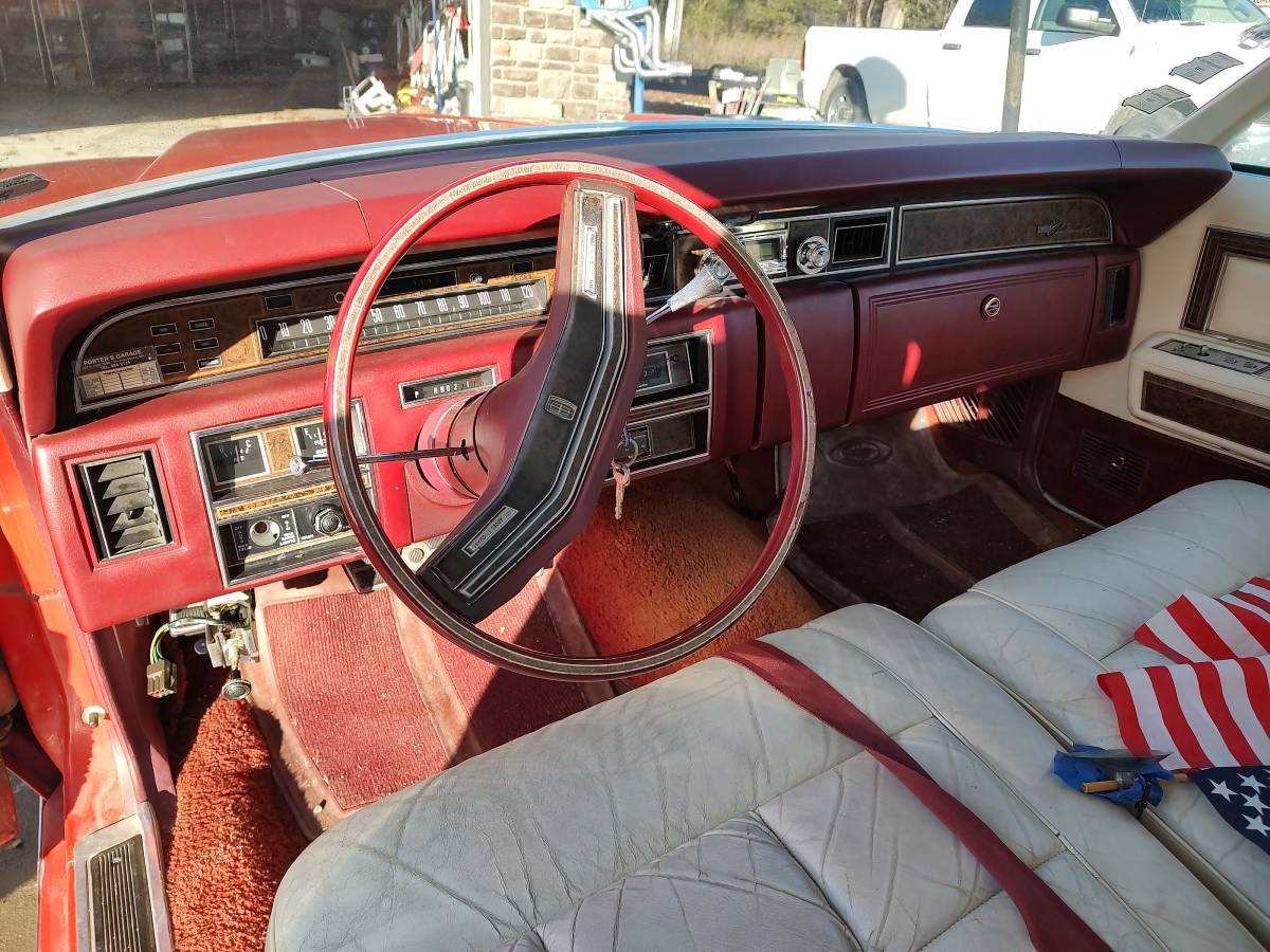 Lincoln-continental-1975-red-2