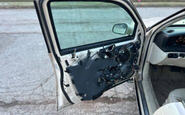 Lincoln-continental-1995-white-8