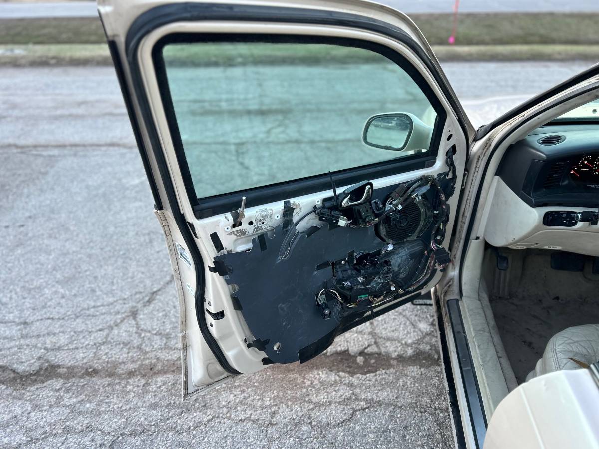 Lincoln-continental-1995-white-8