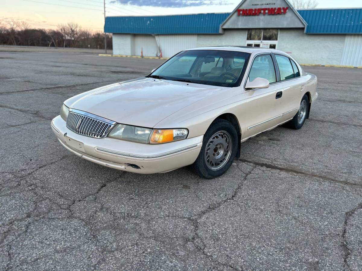 Lincoln-continental-1995-white