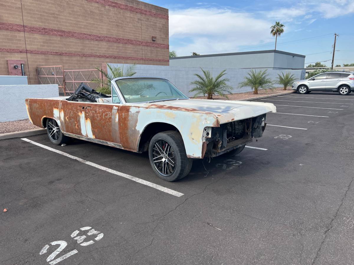 Lincoln-continental-convertible-1965-1