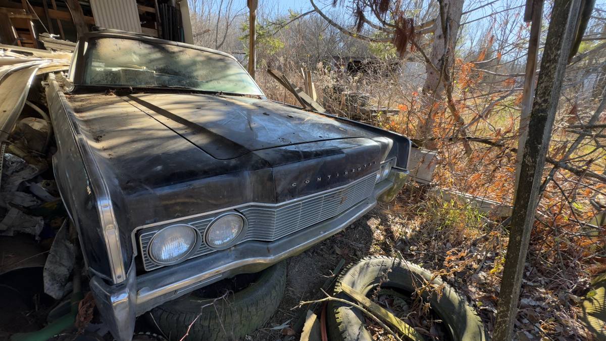 Lincoln-continental-convertible-1967