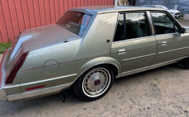 Lincoln-continental-diesel-1984-green-1