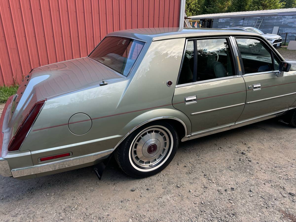 Lincoln-continental-diesel-1984-green-1