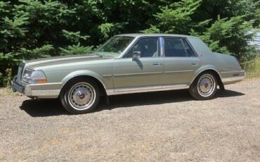 Lincoln-continental-diesel-1984-green-3