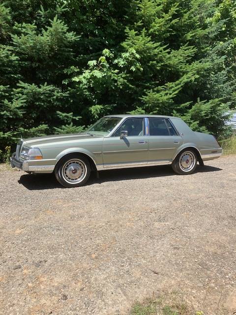 Lincoln-continental-diesel-1984-green-3