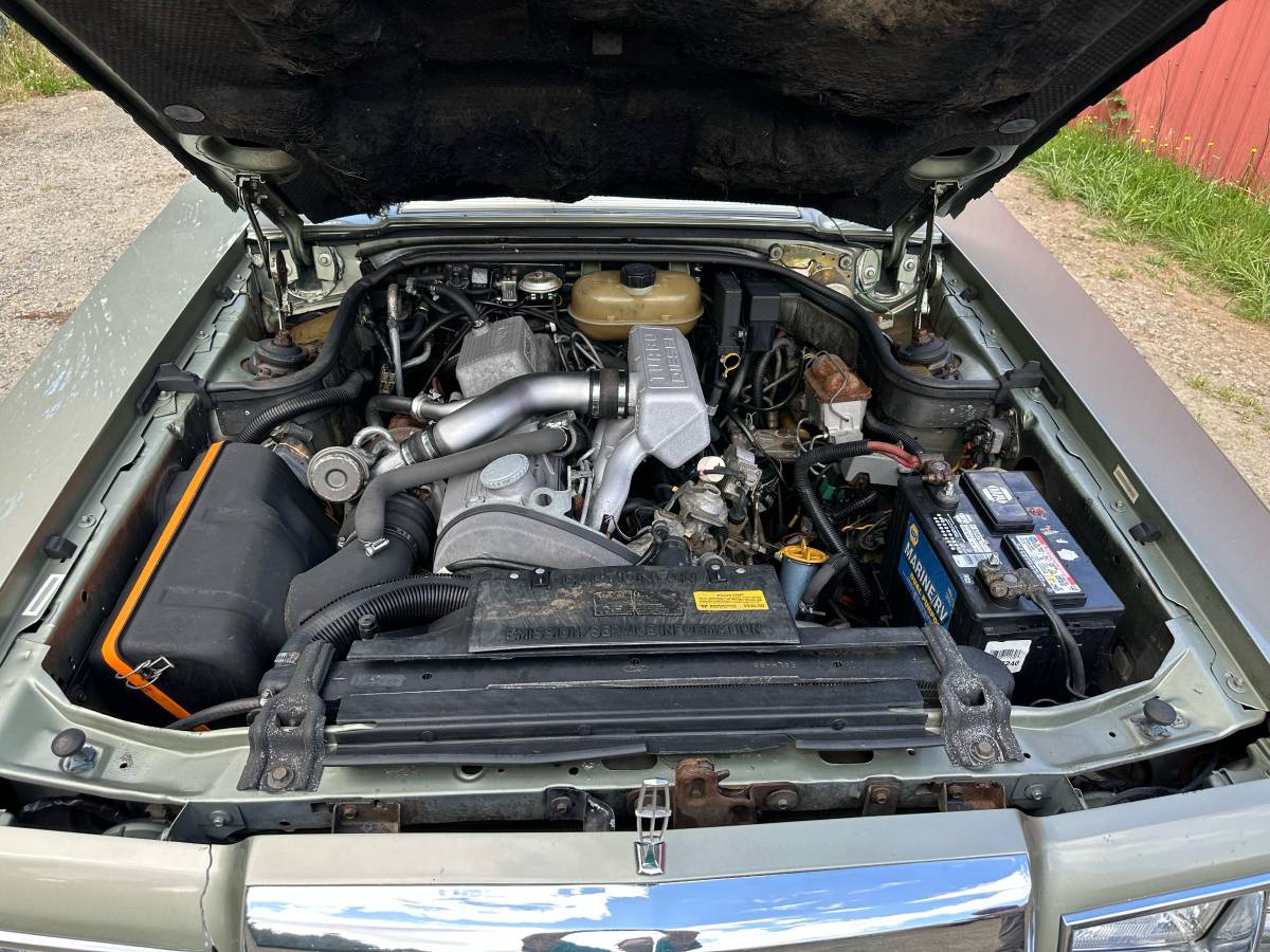 Lincoln-continental-diesel-1984-green-4