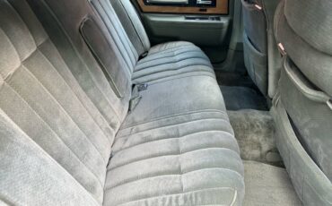 Lincoln-continental-diesel-1984-green-5