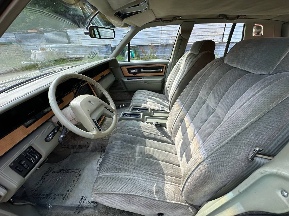 Lincoln-continental-diesel-1984-green