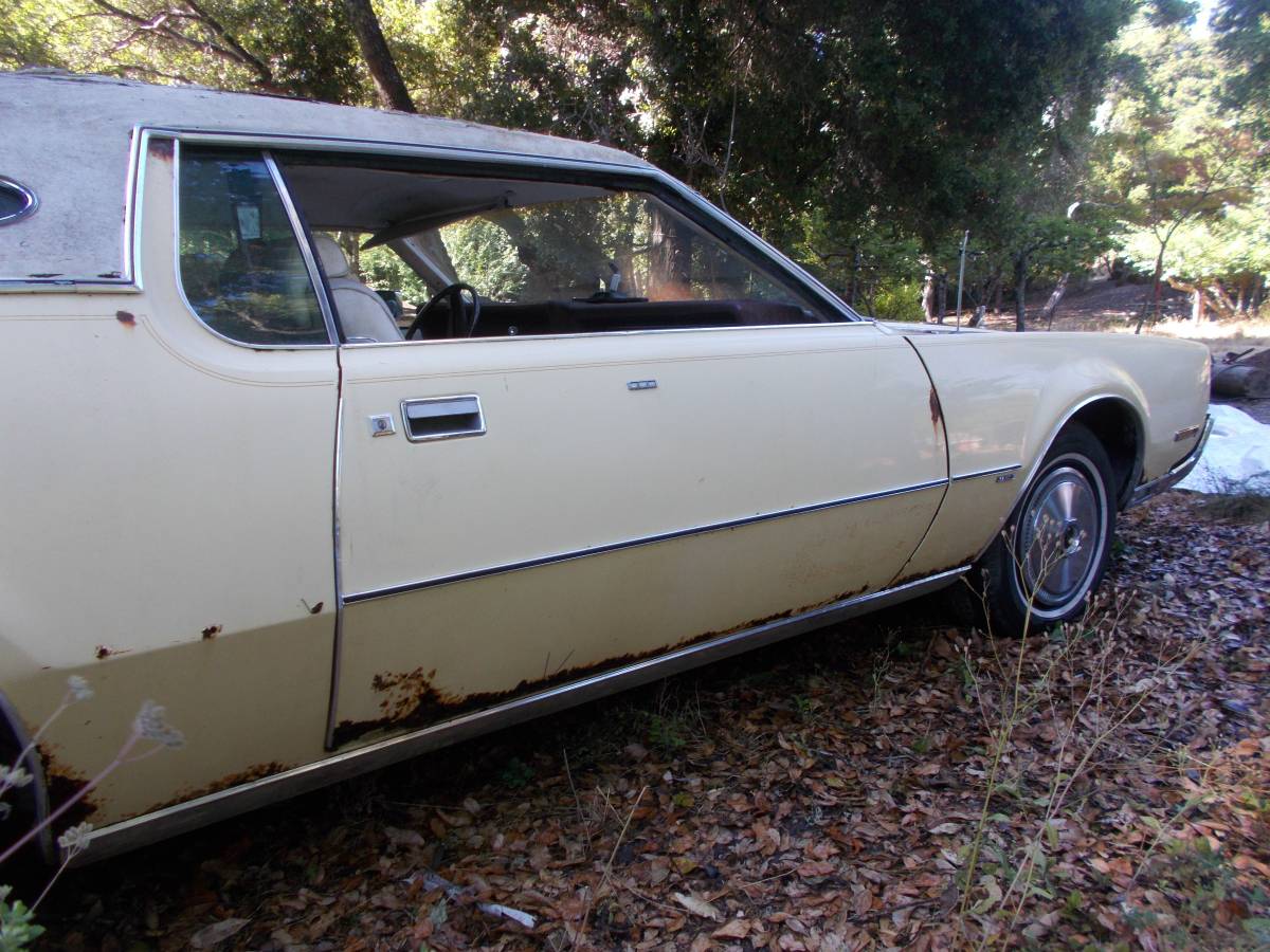 Lincoln-continental-mark-1v-1972-yellow-5