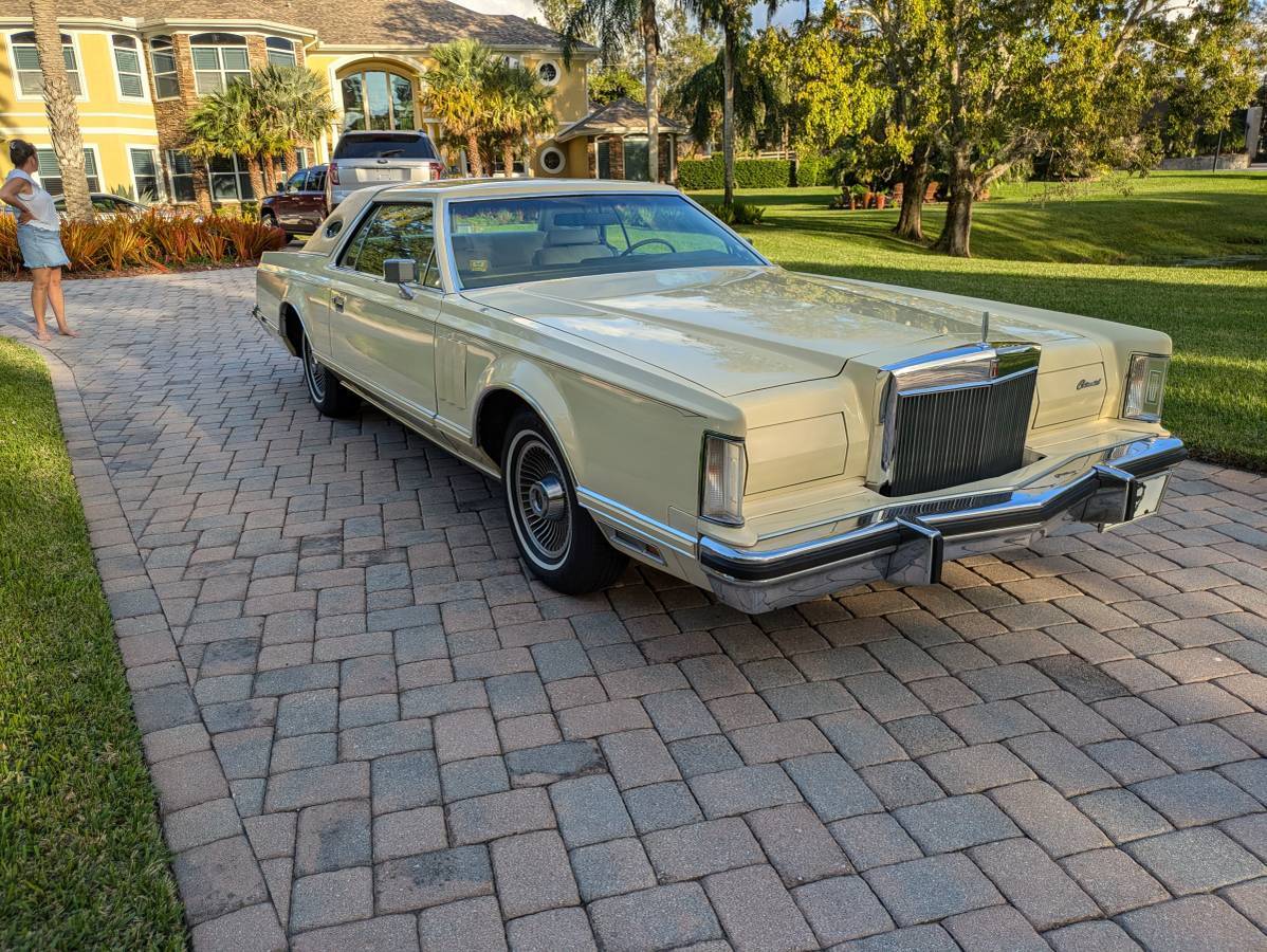 Lincoln-continental-mark-v-1978-custom-1
