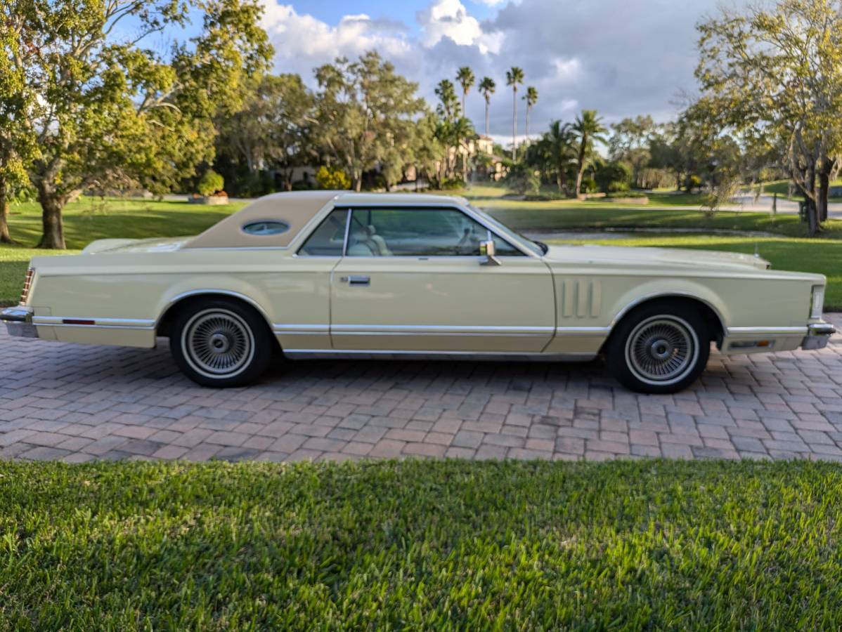 Lincoln-continental-mark-v-1978-custom-2