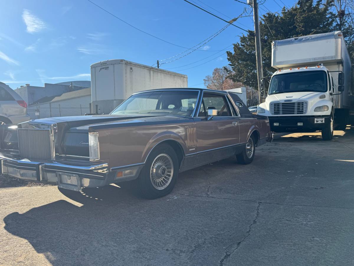 Lincoln-continental-mark-vi-1982-brown-1