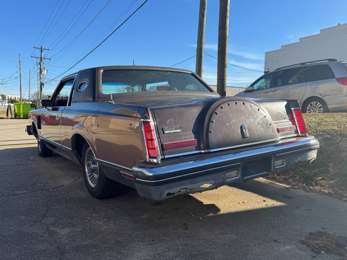 Lincoln-continental-mark-vi-1982-brown-4