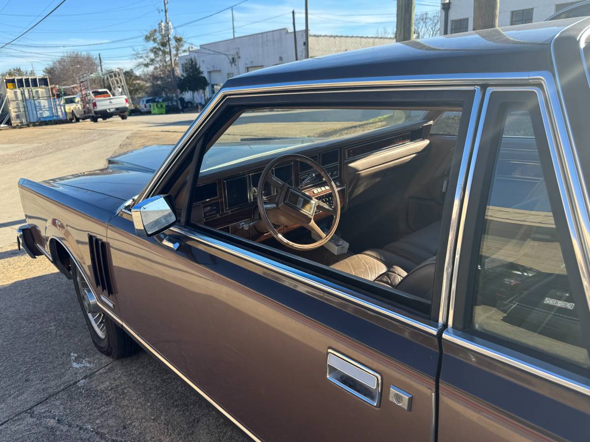 Lincoln-continental-mark-vi-1982-brown-5