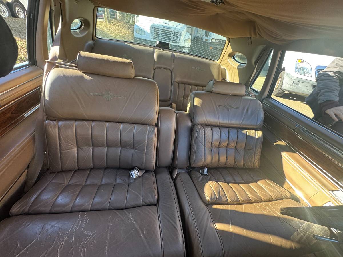 Lincoln-continental-mark-vi-1982-brown-7