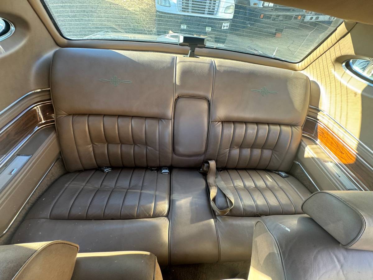 Lincoln-continental-mark-vi-1982-brown-8