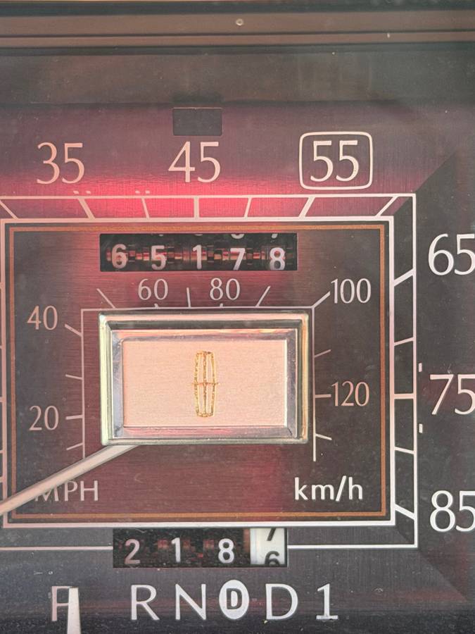 Lincoln-continental-mark-vi-1983-2