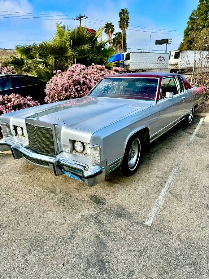 Lincoln-continental-town-coupe-2-door-1978-silver-1