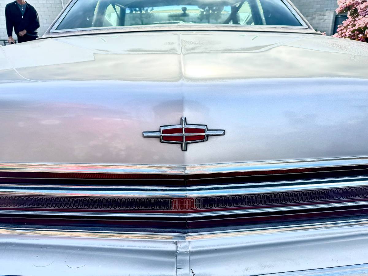 Lincoln-continental-town-coupe-2-door-1978-silver-3