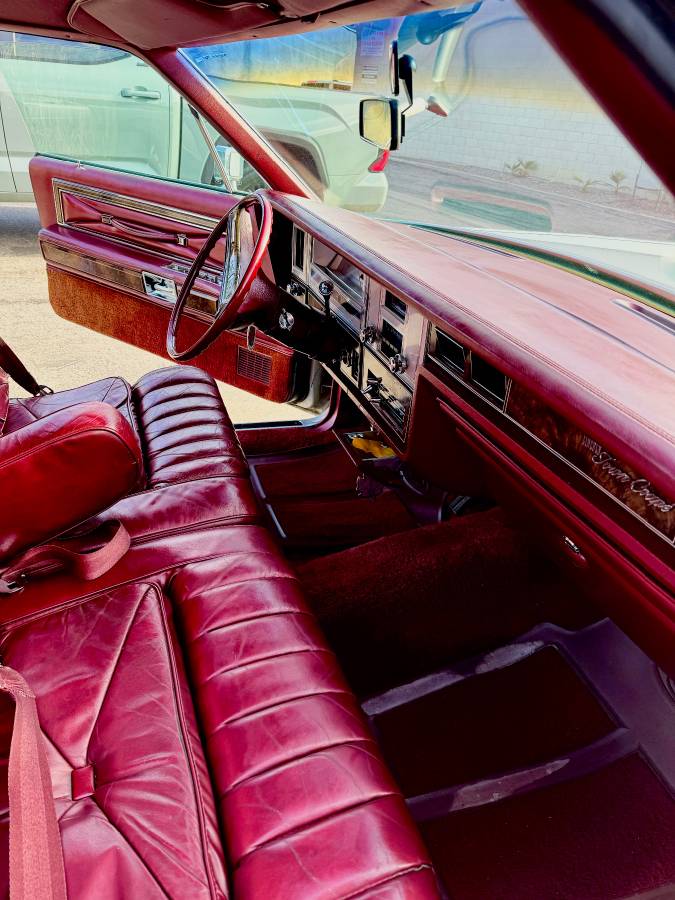 Lincoln-continental-town-coupe-2-door-1978-silver-7